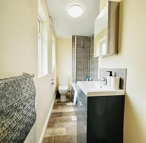 Airy Two-bed Apartamento Bristol