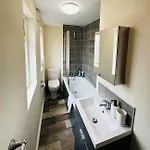 Airy Two-bed Апартаменти