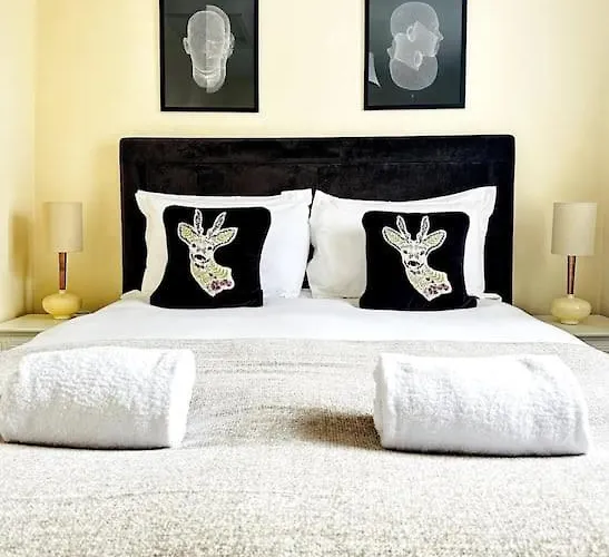 Airy Two-bed * Bristol